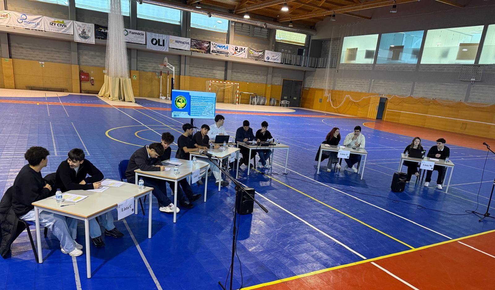 Os jovens vão a votos por um futuro melhor!