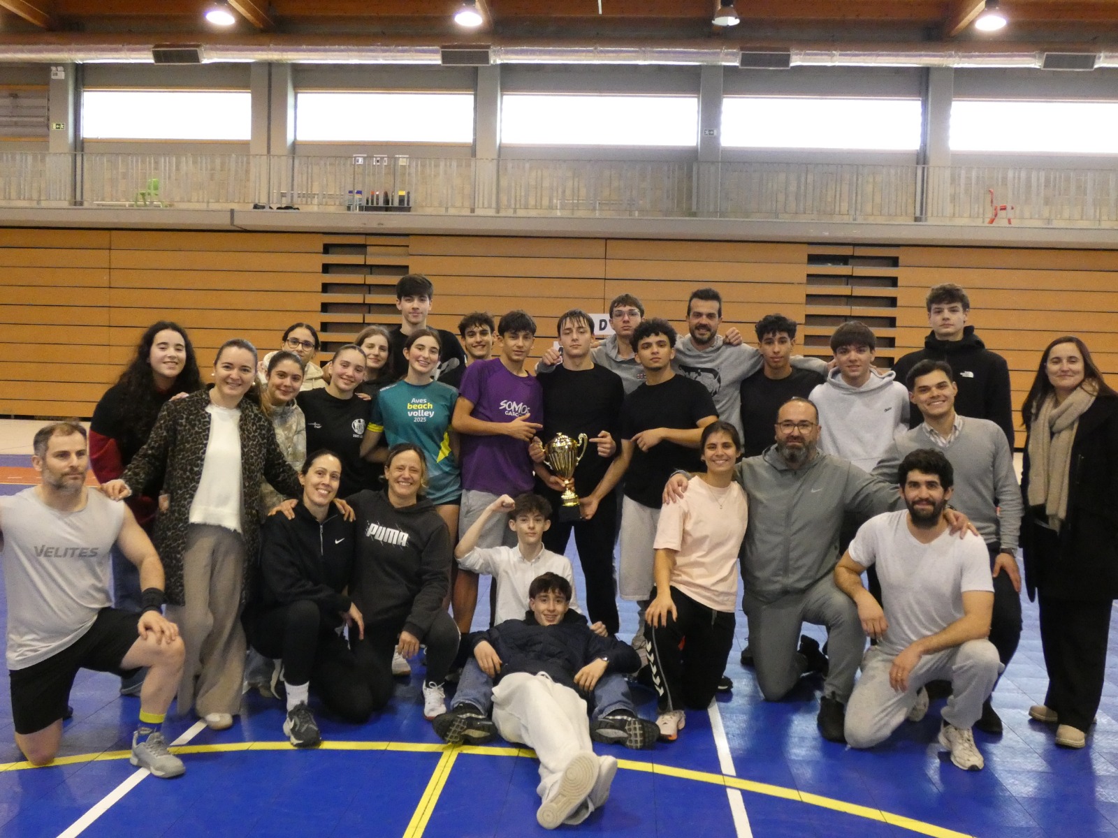 Talento em jogo e espírito escolar em destaque: alunos dão espetáculo no ADJ ANDEBOL CUP